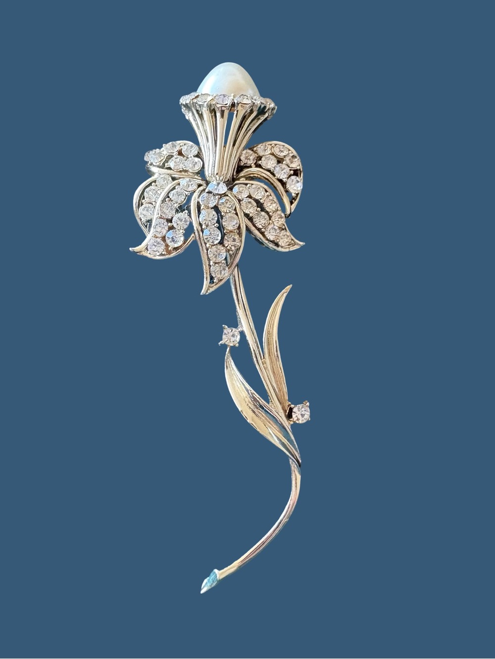 Vintage Coro Gold Tone White Pearl & Clear Crystal Flower Brooch.